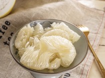冰糖炖柚子的功效,冰糖炖柚子的功效与禁忌